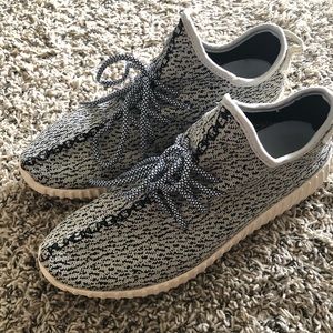 Yeezy sz 11 turtle dove used